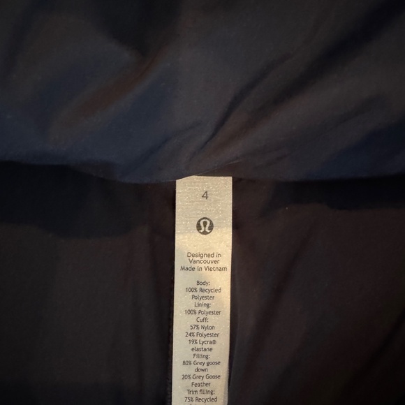 NWOT Lululemon Cropped Puffer size 4 - Picture 2 of 2